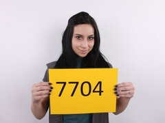 Sucer une bite, Brunette brune, Tchèque, Hard, Fait maison, Pov, Public, Réalité