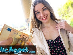 Lady's orgasm video by Public Agent