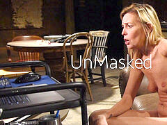 Achter de coulissen, Grote lul, Sperma in mond, Orgasme, Mager