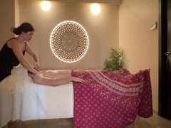 Oriental Massage With Hot Oils