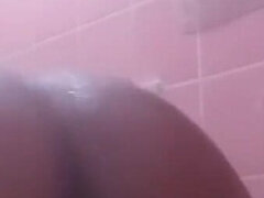 Gros cul, Mère que j'aimerais baiser, Douche