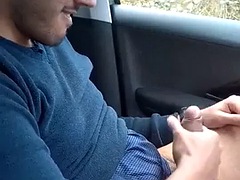 Yoga teacher swallows my cum after seeing me masturbate in the car - Plume du plaisir