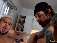 Anál, Lízaní zadků, Dávení penisem, Jídlo, Gaping, Pornstars, Drsné akce, Tetování