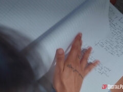 Stor pik, Pik sutte, Brunette, Komme på ansigtet, Piercing, Fisse, Nederdel, Strømper