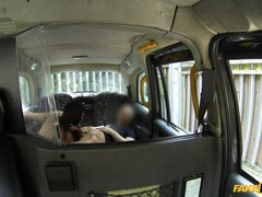 Grosse titten, Blasen, Auto, Hundestellung, Lecken, Pov, Muschi, Hintern versohlen