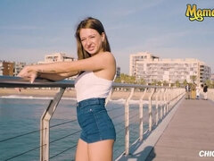 Plage, Brunette brune, Tir de sperme, En levrette, Européenne, Muscle, Public, Chevaucher