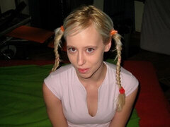 Enthousiasteling, Slaapkamer, Grote mammen, Blond, Pijpbeurt, Flexibiel, Klein, Tiener