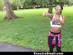 Brunette brune, Collège université, Tir de sperme, Rasée, Adolescente, Uniforme