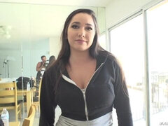 Leie, Grosser arsch, Grosse titten, Braunhaarige, Milf, Nackt, Solo, Entkleiden