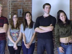 Brunett, Game, Hd, Naken, Mager, Strippning, Tonåring, Tuttar