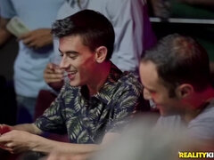 Grosser arsch, Grosser schwanz, Verrückt, Milf, Sich ausziehen