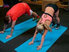 Kont, Blond, Pijpbeurt, Sportzaal, Hardcore, Moeder die ik wil neuken, Sportoefening, Strippen