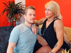 Rumpa, Blondin, Avsugning, Doggystyle, Naturliga tuttar, Pov, Tatuering, Tuttar