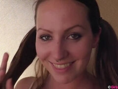 Alicia - Shaking Her Curves