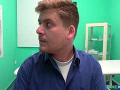 Amatör, Badrum, Avsugning, Doktor, Doggystyle, Pov, Fitta, Uniform