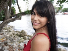 Gros cul, Sucer une bite, En levrette, Branlette thaïlandaise, Seins naturels, Pov, Rasée, Adolescente