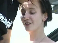 Kuusysi, Isot tissit, Suihinotto, Ruskeahiuksinen, Takaapäin, Naamallinen, Laiha, Teini