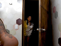 큰 가슴, 흑갈색 머리, 여자, 핑거링, 레즈비언, 수음, 보지, 문신