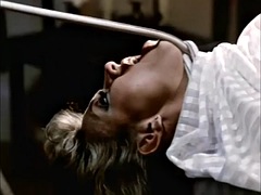 Blonde, Sucer une bite, Brunette brune, Tir de sperme, Plan cul à trois, Nénés, Jouets, Rétro ancien