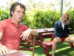 Stor stjärt, Blondin, Avsugning, Handjobb, Slick, Naturliga tuttar, Rakad, Strippning