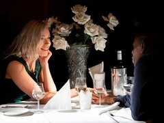 Arsch, Blasen, Hundestellung, Kleid, Interrassisch, Muschi, Dürr, Titten