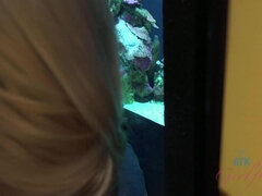 Enthousiasteling, Strand, Badpak, Blond, Vriendin, Mager, Roken, Tieten likken