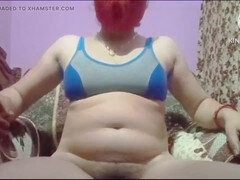Desi aunty Sexy Gunjan shows off her fabulous big ass and enjoys some anal fun
