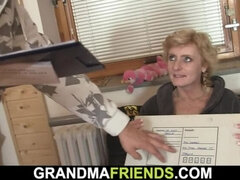 Shaved pussy mature begging for double penetration