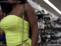 Culo grande, Tetas grandes, Público, Voyeur