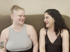 Bella grossa formosa, Dietro la scena, Bionda, Brunetta, Coppia, Linguaggio sporco, Lesbica, Matura