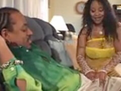 In den arsch, Grosser arsch, Schwarz, Blasen, Spermaladung, Aufs gesicht abspritzen, Milf, Tittenfick