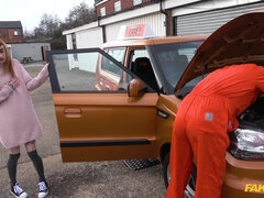 Pijpbeurt, Auto, Hondjeshouding, Sperma in gezicht, Likken, Buiten, Klein, Doordringend