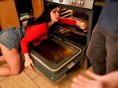 Amatorka, Duży kutas, Wytrysk, Twarzowy, Bielizna, Masturbacja, Tatuaż