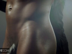 Grande cazzo, Pompino, Schizzo di sborra, Gola profonda, Facesitting, Leccata, Cavalcando, Terzetto