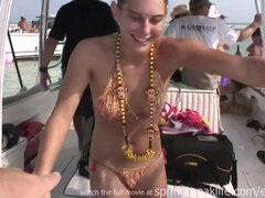 Blonde, Brunette brune, Ivre, Première fois, Hd, Innocente, De plein air, Chatte