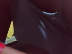 Amatéři, Pokojská, Různé pohledy