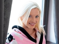Жопа, Блондинки, Собачьи, Большие дырки, Ласковые ручки, Мастурбация, Соло, Стриптизерша