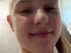 Närbild, Creampie, Fingering, Hardcore, Onani, Naturliga tuttar, Offentlig, Tonåring