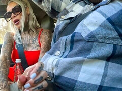 Stor stjärt, Stor kuk, Blondin, Avsugning, Doggystyle, Milf, Utomhus, Tuttar