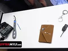 Alexis Malone bangs the security officer for pair of earrings - Shoplyfter Mylf