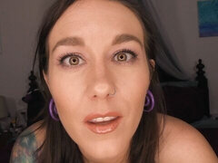 Amatoriale, Camera da letto, Tette grandi, Brunetta, Mamma che vorrei scoparmi, Nudo, Piercing, Punto di vista pov