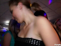 Brunett, Dansar, Snopp, Grupp, Handjobb, Orgie, Party, Stockings