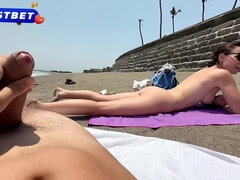 Public Blowjob On The Beach From A Big-assed Beauty