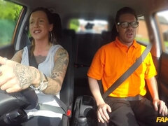 Amatör, Stora tuttar, Bil, Creampie, Doggystyle, Utomhus, Pov, Fitta