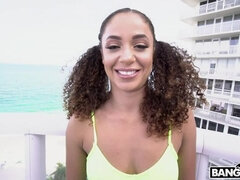 Amatör, Stor stjärt, Brunett, Snopp, Doggystyle, Ebenholts, Ansiktsbehandling, Monster