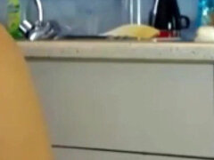 Amador amadora, Bundão, Cozinha, Nu pelado, Pornô leve, Solo chão, Câmera de web webcam