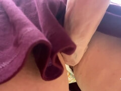 Kiinnijäänyt, Klitoris, Nainen, Karvainen, Näkökulma pov, Julkinen, Lelut, Tirkistelijä