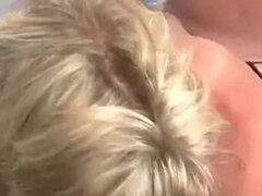 Grote lul, Grote mammen, Blond, Pijpbeurt, Vingeren, Rijpe lesbienne, Kut duiken, Tatoeage