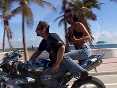 Mãe gostosa, Baixinhoa, Magrinha, Sexo grupal a três