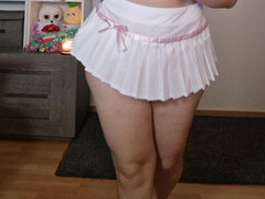 18, 크고 아름다운 여자, 큰 엉덩이, 자연의 가슴, 쳐진 젖가슴, 스커트, 청소년, 끈 팬티